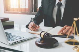 How Much Does It Cost to Hire a Complex Commercial Litigation Lawyer?